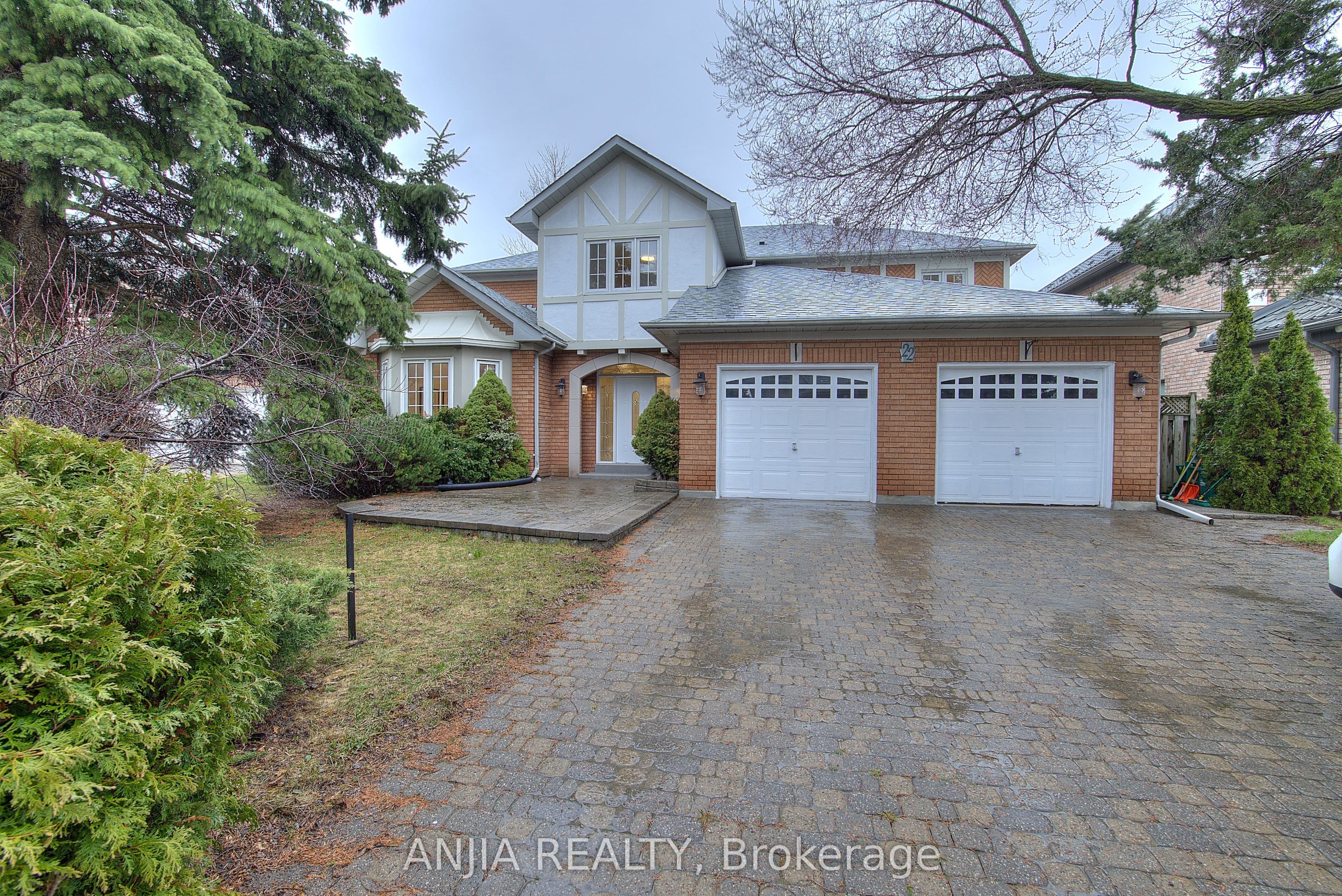 Property at 22 Chiltern Hill, Richmond Hill, ON L4B 3B8
